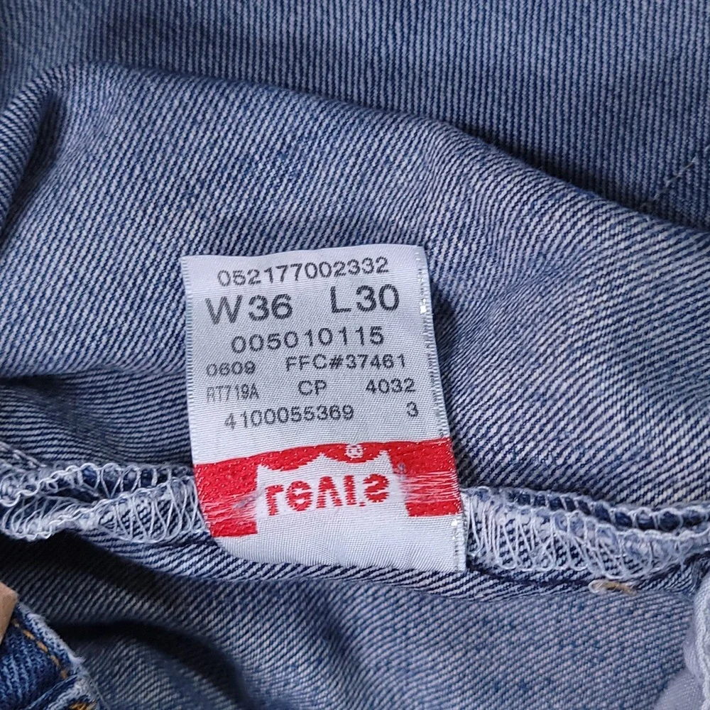 Levis size tag